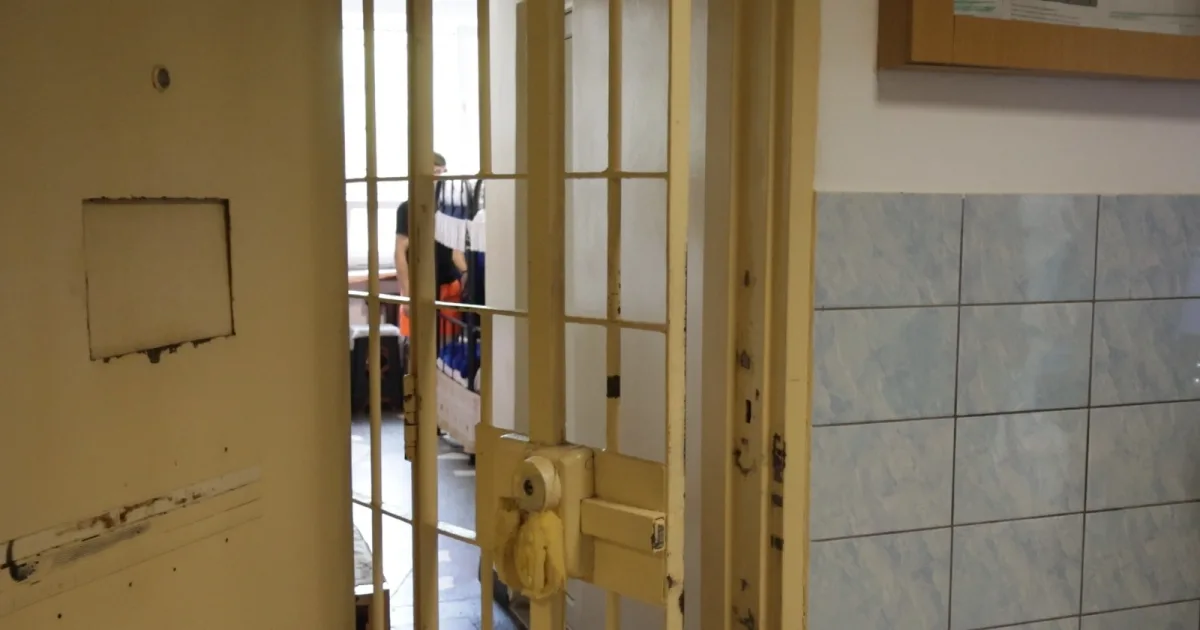 Tânăr din Bistrița, condamnat la aproape 4 ani de închisoare pentru act sexual cu un minor