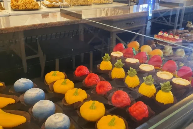 Toamnă dulce la Cofetărie Cristina: delicii cu dovleac, zmeură sau afină